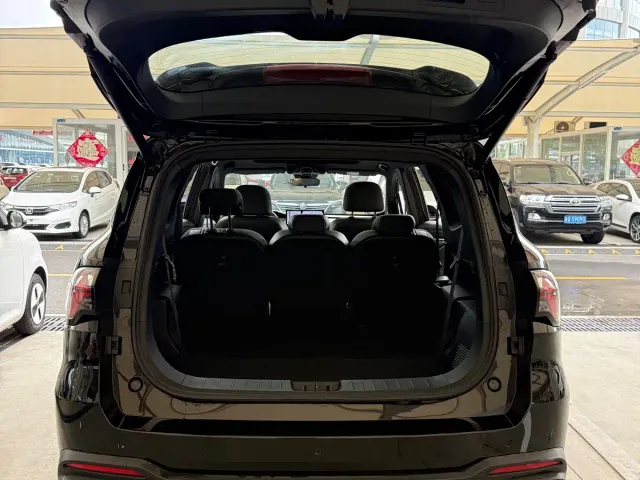 Geely Haoyue L — Фото автомобиля 8