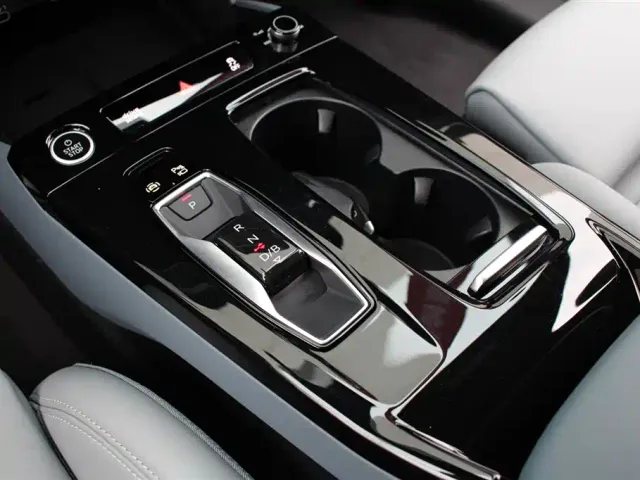 Audi Q6L e-tron — Фото автомобиля 9