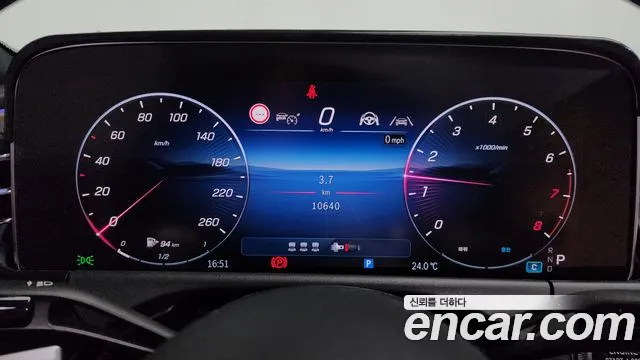 Mercedes-Benz E-Class — Фото автомобиля 5