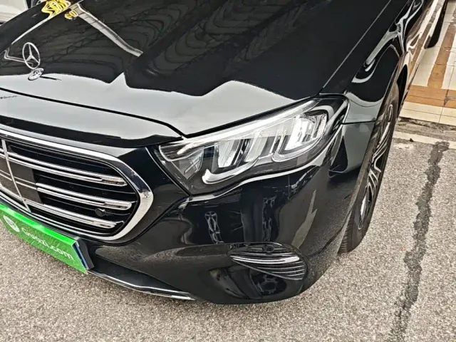 Mercedes-Benz E-Class — Фото автомобиля 23