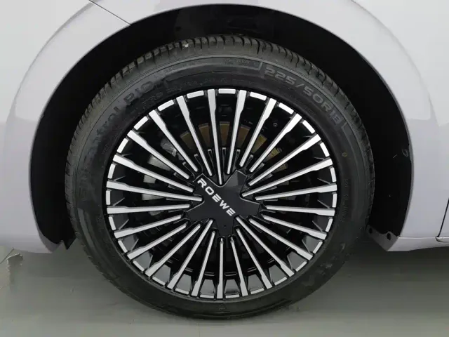 Roewe M7 DMH — Фото автомобиля 17