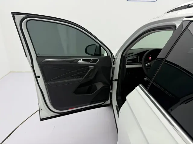 Volkswagen Tiguan L — Фото автомобиля 21