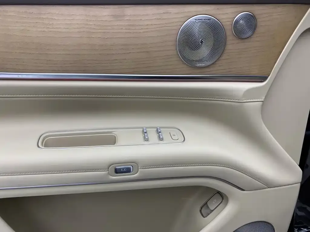 AITO Wenjie AITO M9 2025 Extended Range Ultra 52kWh 6-Seater — Фото автомобиля 26