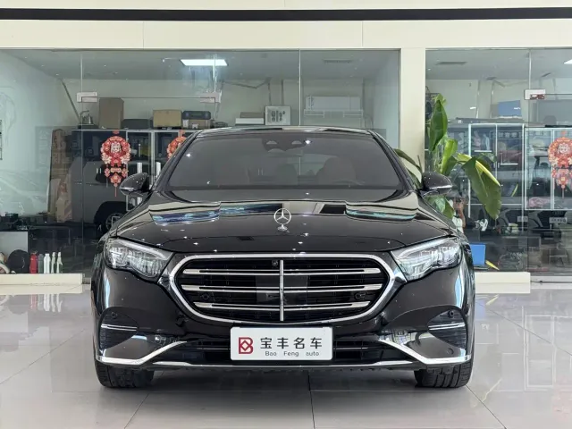 Mercedes-Benz E-Class — Фото автомобиля 2