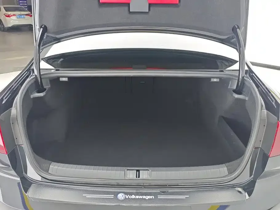 Volkswagen Magotan 2023 2 Million Units Anniversary Edition 330TSI DSG Leading Type — Фото автомобиля 4