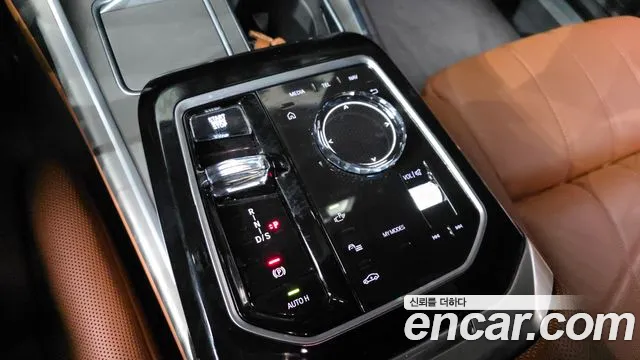 BMW 7-Series 7 серия (G70) 740i sDrive Design Pure Excellence — Фото автомобиля 8