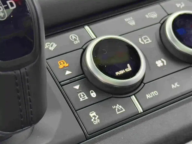 Land Rover Defender — Фото автомобиля 16