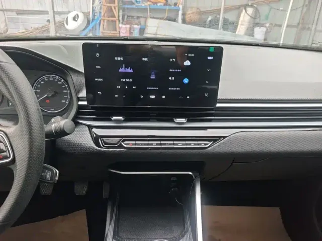 Geely Emgrand — Фото автомобиля 12