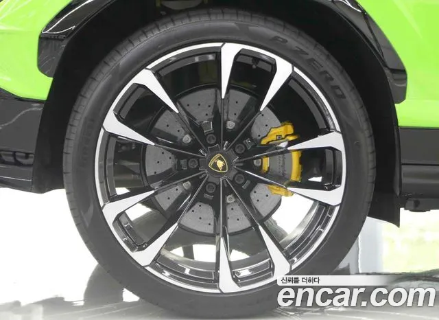 Lamborghini Urus — Фото автомобиля 10