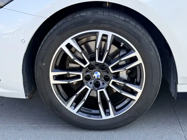 BMW 5 Series — Фото автомобиля 26