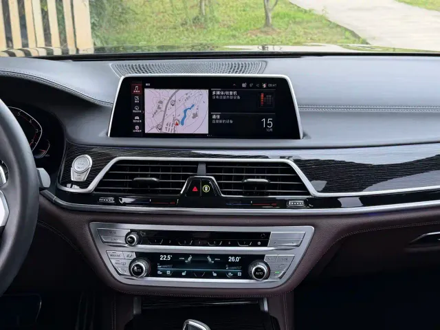 BMW 7 Series — Фото автомобиля 7