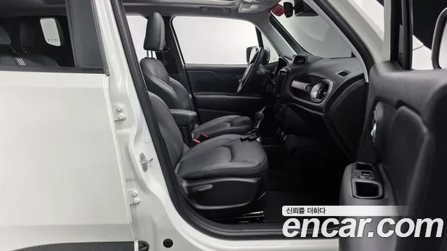 Jeep Renegade — Фото автомобиля 21