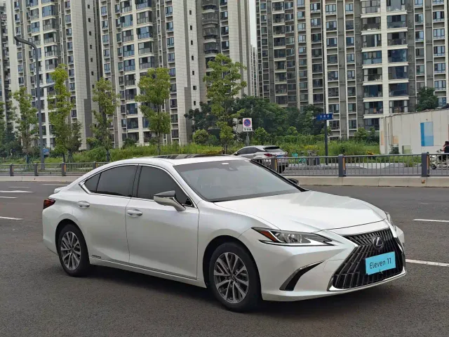 Lexus ES — Фото автомобиля 2