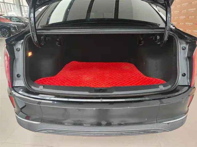 Hongqi E-QM5 — Фото автомобиля 9