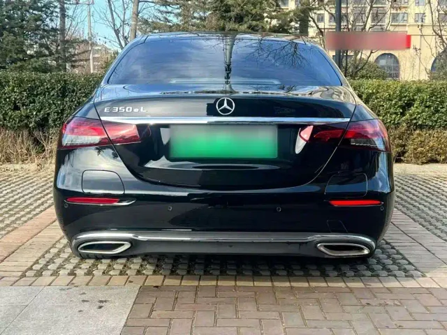 Mercedes-Benz E-Class — Фото автомобиля 3