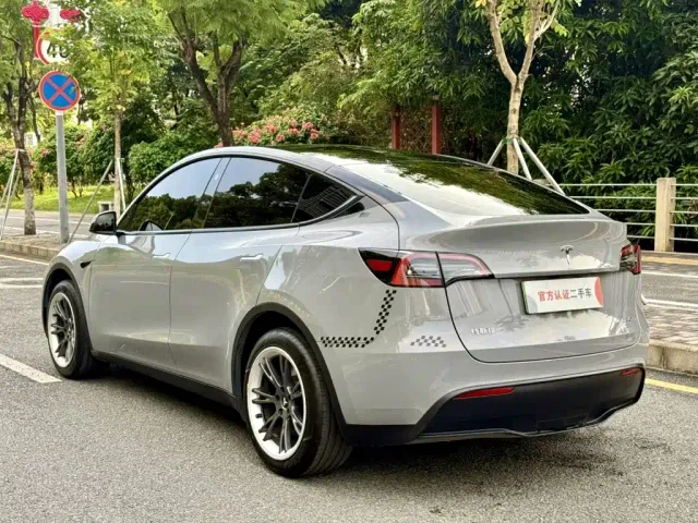 Tesla Model Y — Фото автомобиля 7