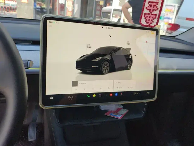Tesla Model Y — Фото автомобиля 13