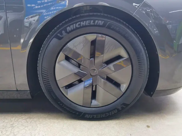 Li Auto MEGA — Фото автомобиля 24