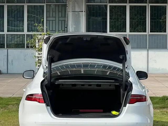 Jaguar XEL — Фото автомобиля 16