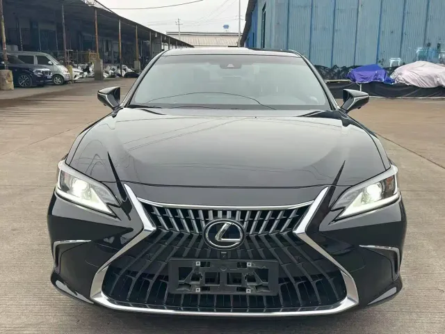 Lexus ES — Фото автомобиля 2
