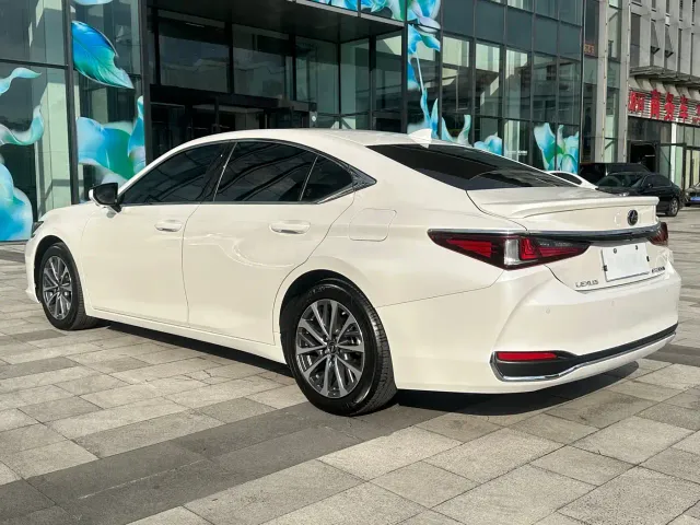 Lexus ES — Фото автомобиля 6