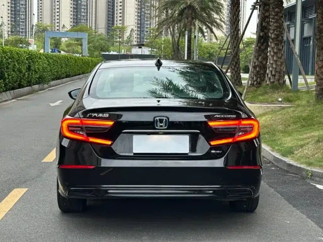 Honda Accord — Фото автомобиля 3