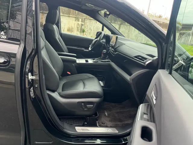 Toyota Sienna — Фото автомобиля 13