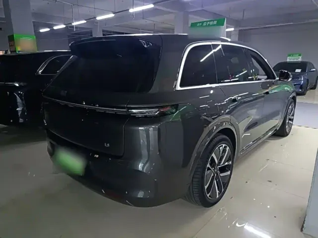 Li Auto L8 — Фото автомобиля 6