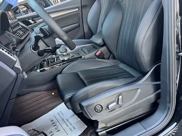 Audi Q5L — Фото автомобиля 13