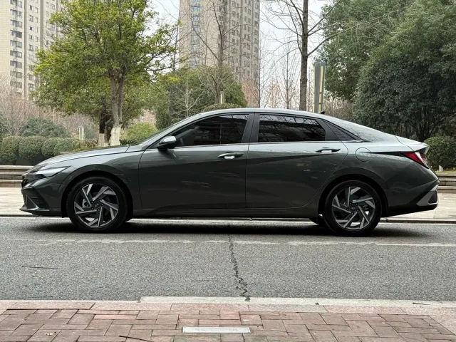 Hyundai Elantra — Фото автомобиля 4