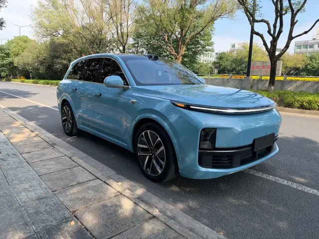 Li Auto L8 — Фото автомобиля 3