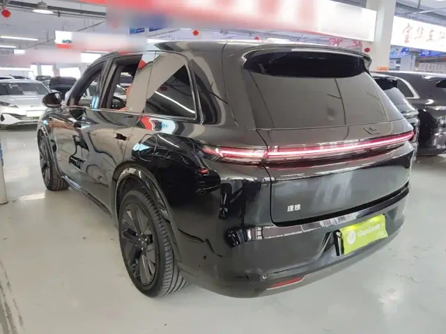 Li Auto L8 — Фото автомобиля 4