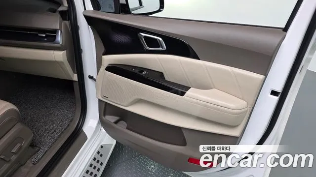 Kia Carnival Generation 4 — Фото автомобиля 13