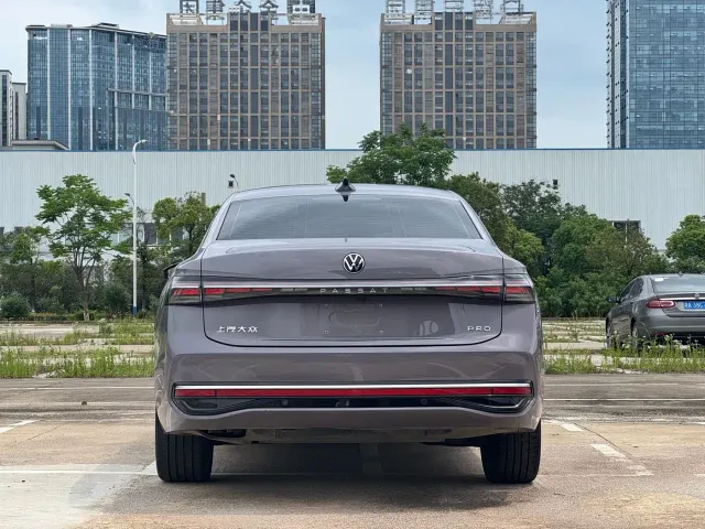 Volkswagen Passat — Фото автомобиля 10