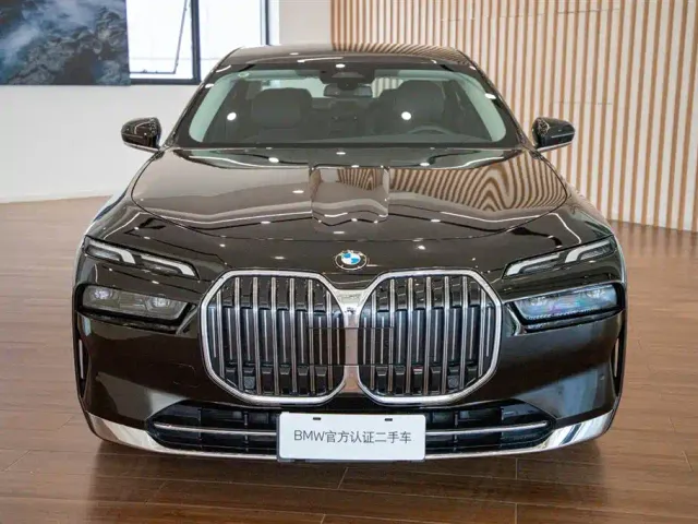 BMW 7 Series — Фото автомобиля 3