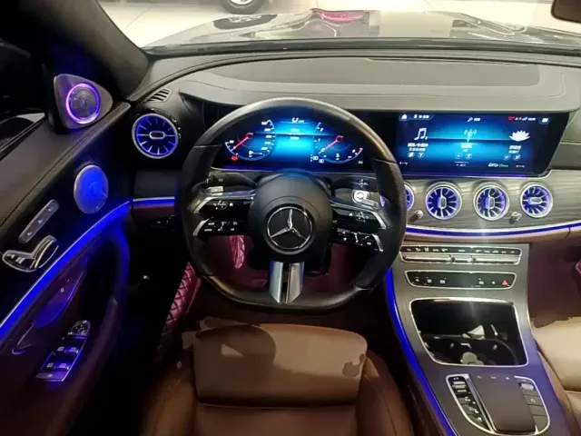 Mercedes-Benz E-Class — Фото автомобиля 3
