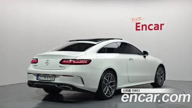 Mercedes-Benz E-Class — Фото автомобиля 2