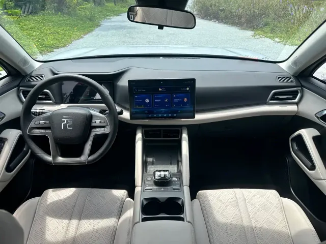 BYD Yuan UP 2024 401KM Leading Edition — Фото автомобиля 8