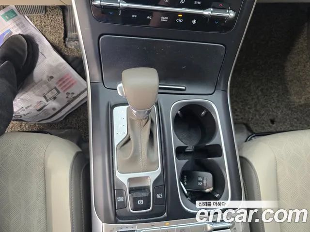 Kia Carnival Generation 4 — Фото автомобиля 11