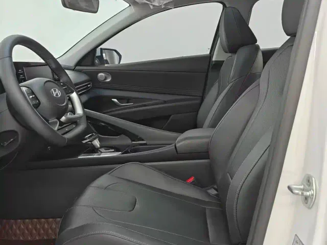 Hyundai Elantra — Фото автомобиля 16