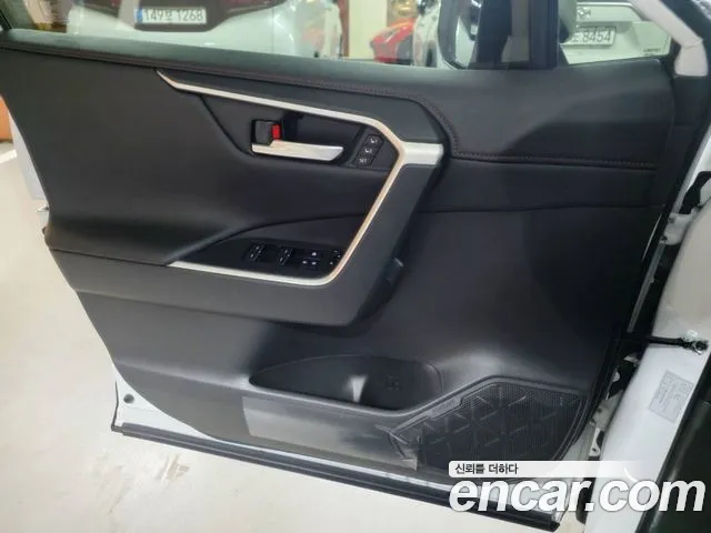 Toyota RAV4 — Фото автомобиля 8