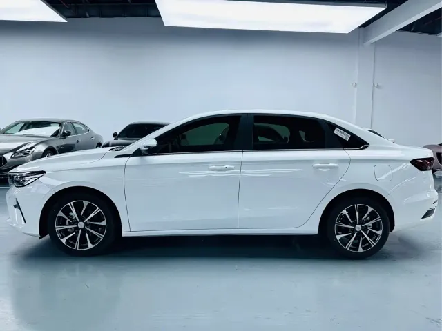 Geely Emgrand — Фото автомобиля 12