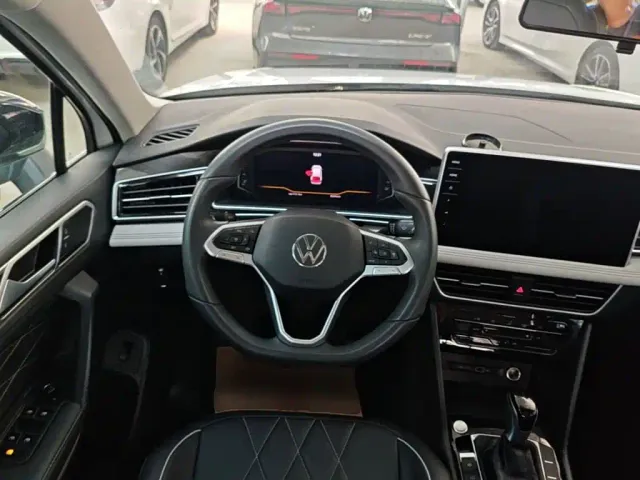 Volkswagen Tiguan L — Фото автомобиля 10