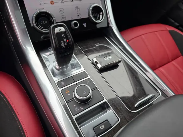 Land Rover Range Rover Sport — Фото автомобиля 12