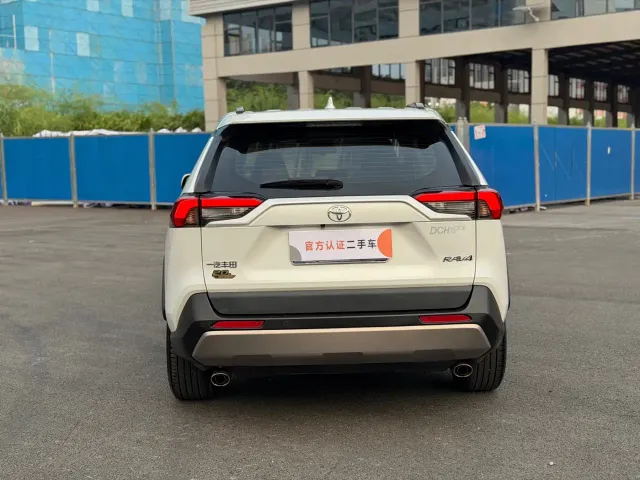 Toyota RAV4 — Фото автомобиля 11
