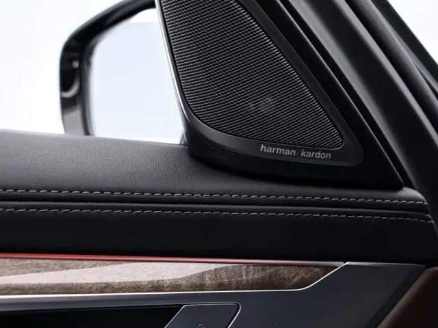 BMW 7 Series — Фото автомобиля 13