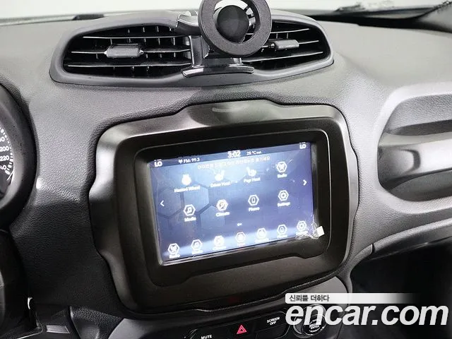 Jeep Renegade — Фото автомобиля 8