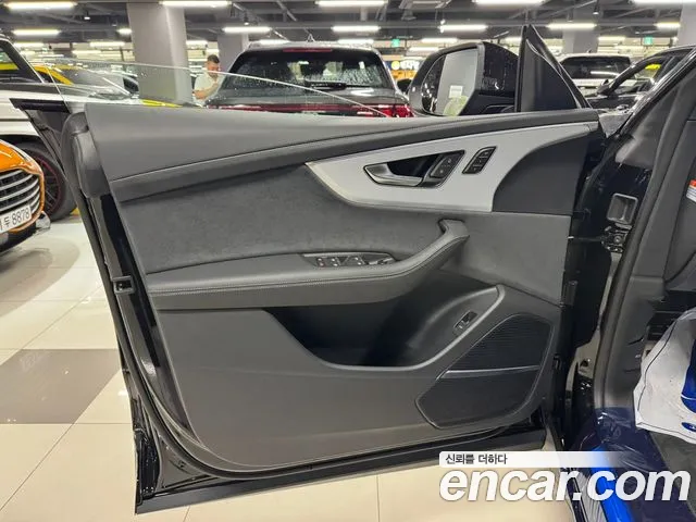 Audi Q8 50 TDI quattro Premium — Фото автомобиля 13