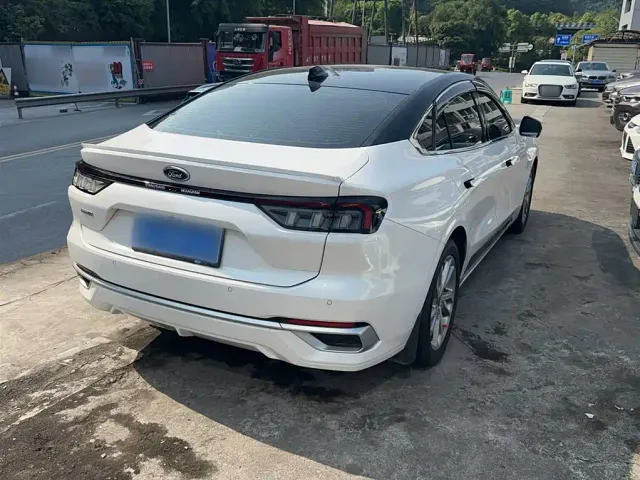 Ford Mondeo — Фото автомобиля 6
