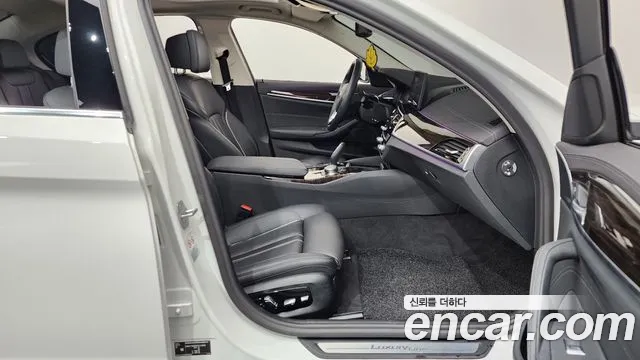 BMW 5 Series G30 — Фото автомобиля 16